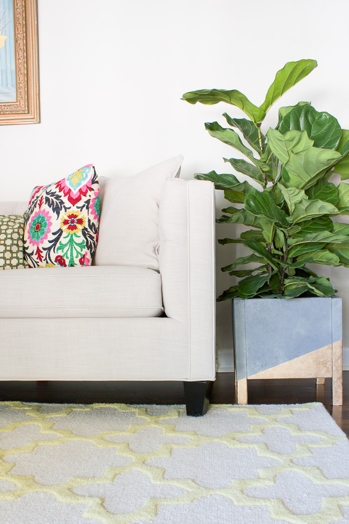 This DIY faux concrete and gold leaf planter is amazing! Easy to build and I love the geometric design!