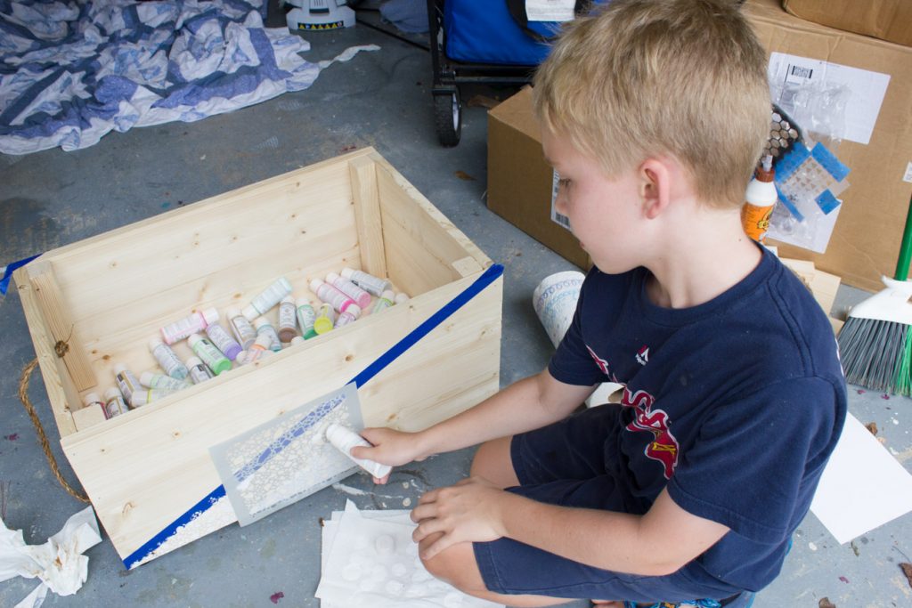 Learn how to build a rolling wooden toy bin, plus find out how to add a fun patterned silkscreened design!