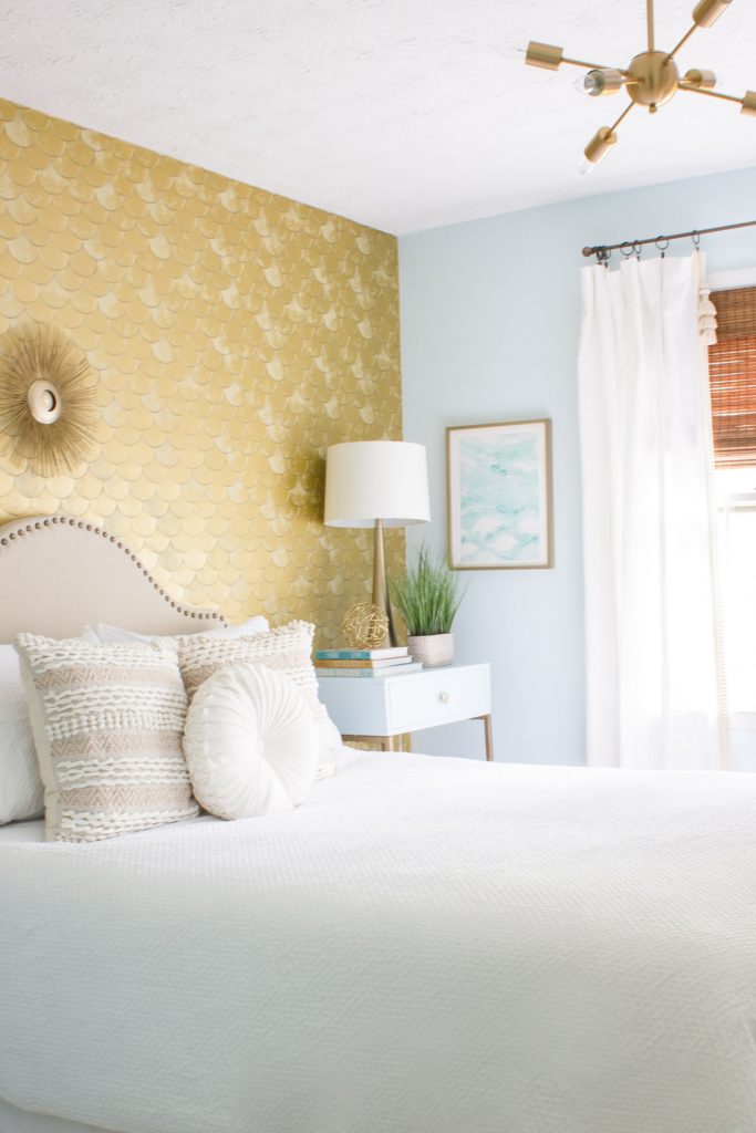 Check out this guest room makeover for the FrogTape® Paintover Challenge™! The before and after is dramatic.