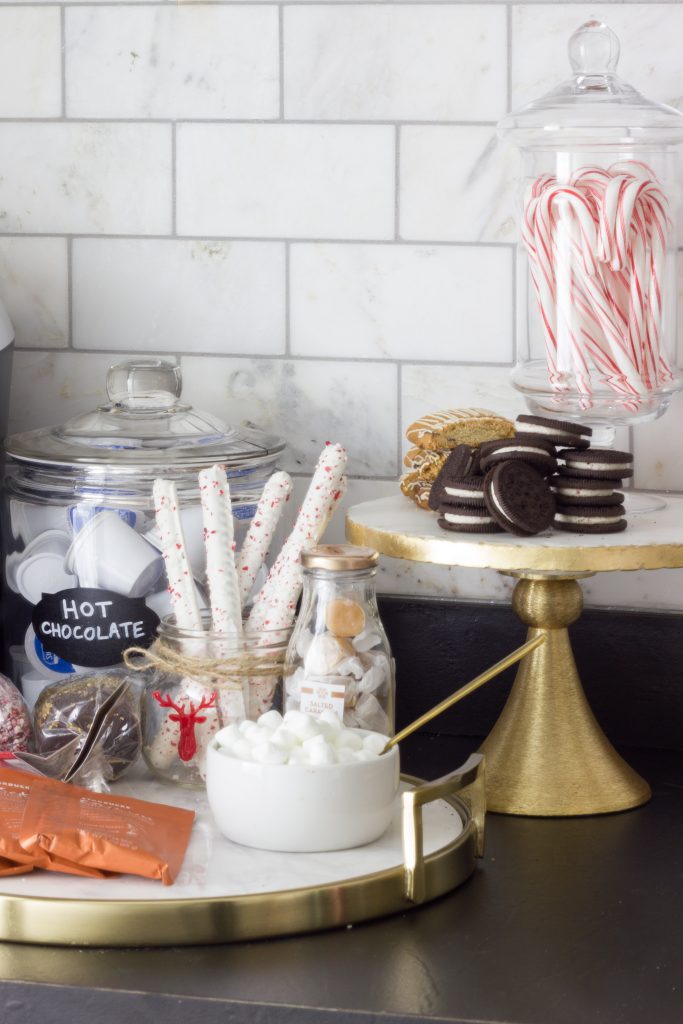 Loving these hot chocolate bar ideas! Perfect for a holiday party or for any home just for fun!