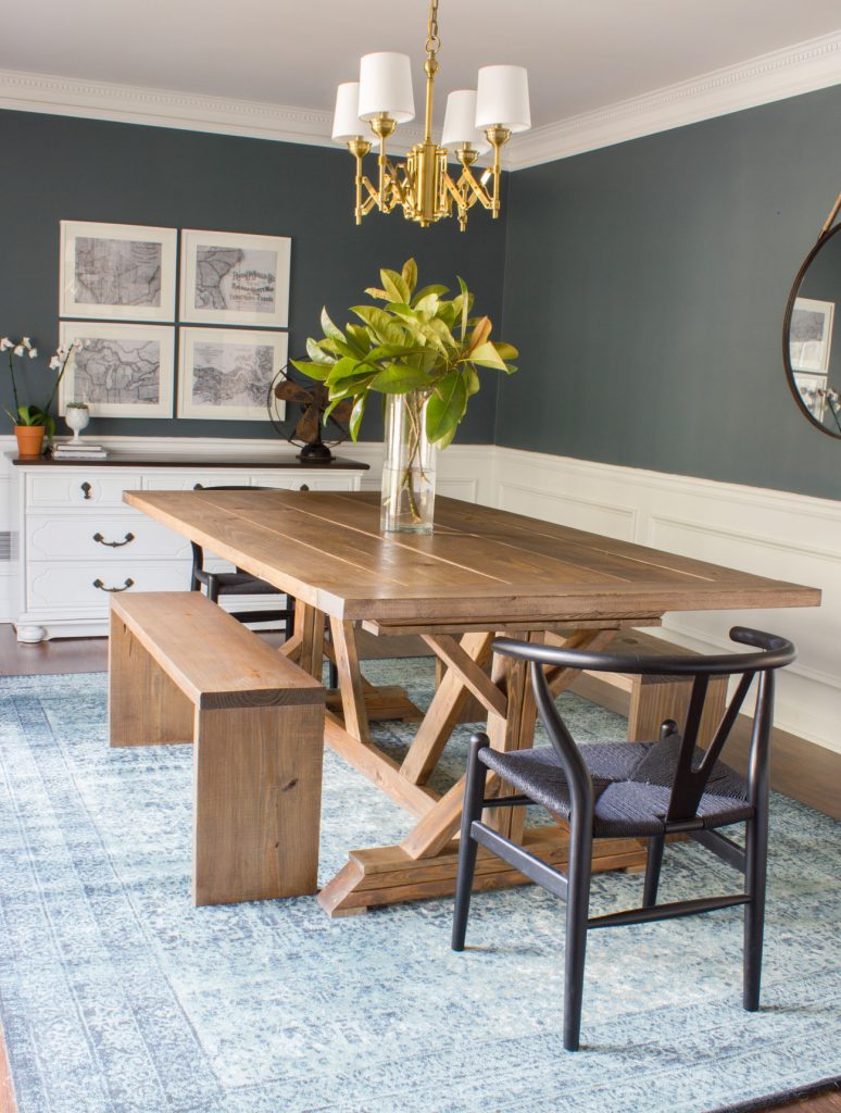 I'm IN LOVE with this DIY modern farmhouse table and benches! Check out this tutorial that walks you through how to build your own.